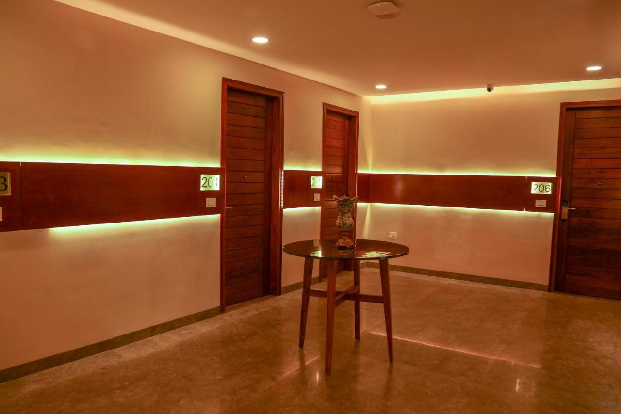 Four Leaf Hotel - Sapphire Blue, Varanasi Exterior foto