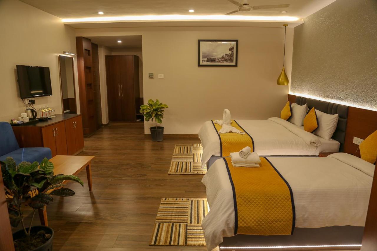 Four Leaf Hotel - Sapphire Blue, Varanasi Exterior foto
